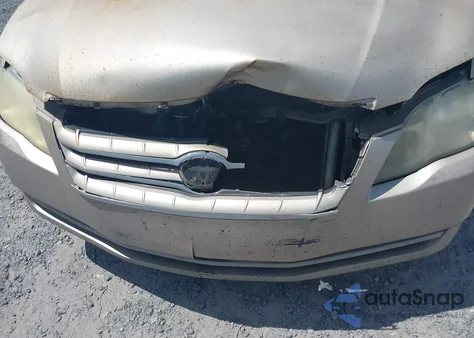 2005 Toyota Avalon Xl z USA, uszkodzony, nr VIN 4T1BK36B75U021212